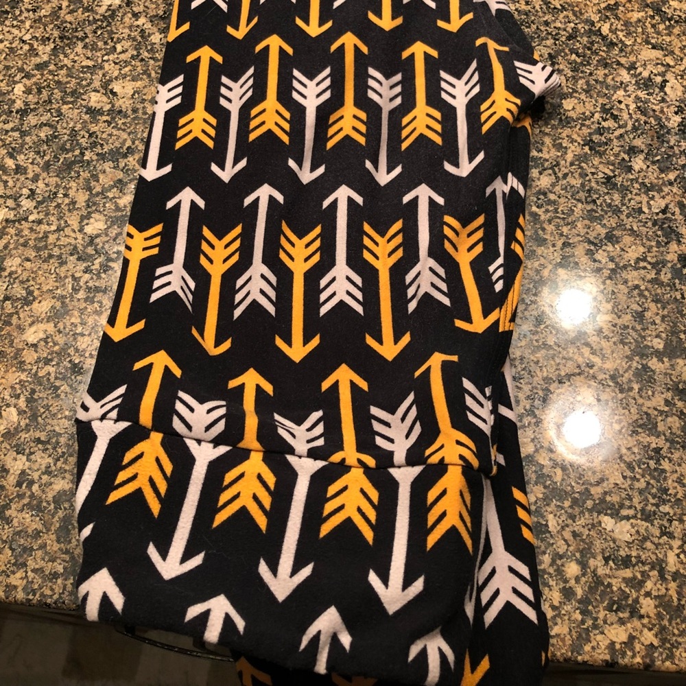 Lularoe leggngs. Arrows!! VGUC Size OS